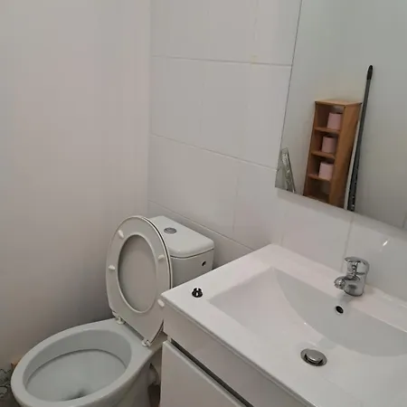 아파트 Grand Studio De 24m2 Avec Terrasse Privee Proche De La Gare Rer Ter *