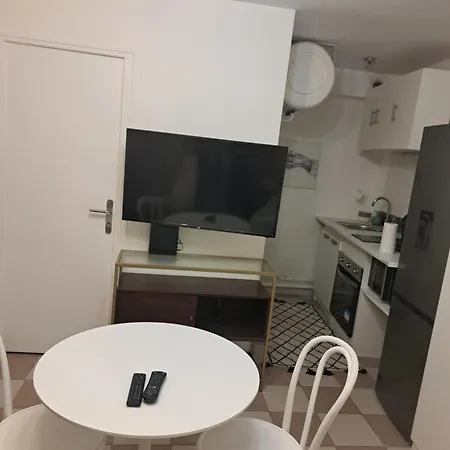 Lejlighed Grand Studio De 24m2 Avec Terrasse Privee Proche De La Gare Rer Ter